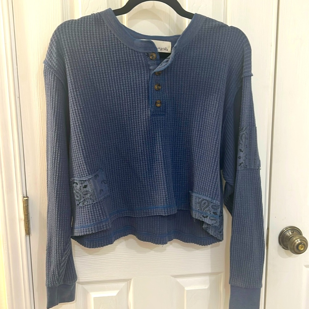Size Small, Vintage Havana, never worn. Smoke free